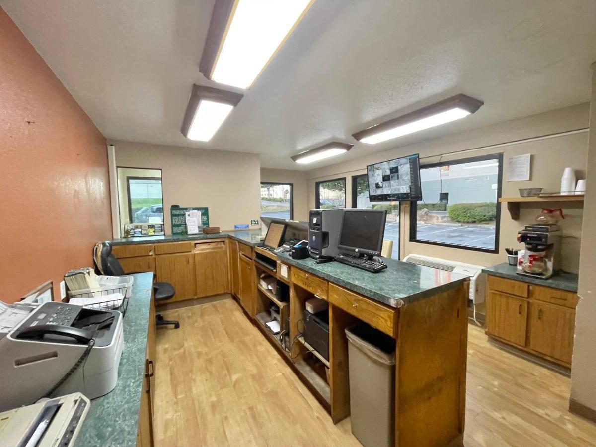 Western Inn Marietta Смирна Экстерьер фото
